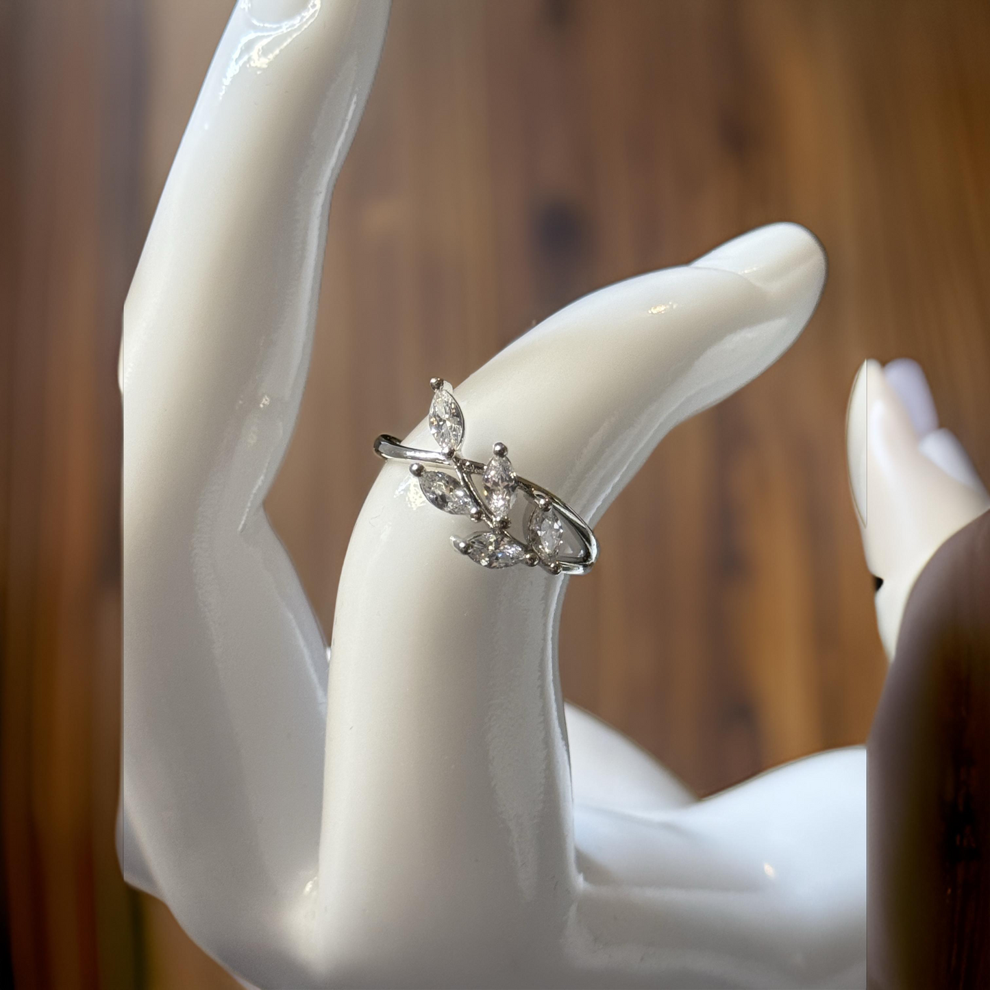 Tiara ring